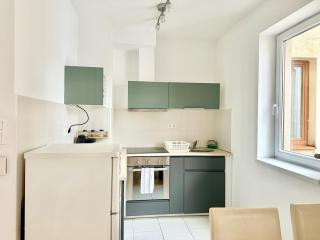 Prime Stay - Deluxe 1 Bedroom Apartment with Balcony - 1