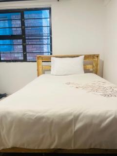 Lobone's Apartments - Gaborone - 9