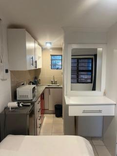 Lobone's Apartments - Gaborone - 0