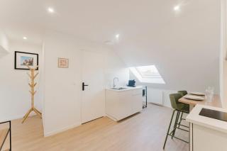 1-bedroom attic flat, close to the underground - 8