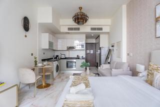 GuestReady - Studio | Stunning Burj Khalifa View - 1