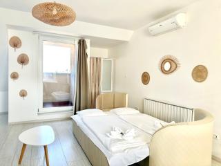 Prime Stay - Top Floor 1-Bedroom Apartment with Balcony - Budapest - 0