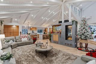 Exclusive Resort Escape - Heated Pool, Spa & Pickleball - 8