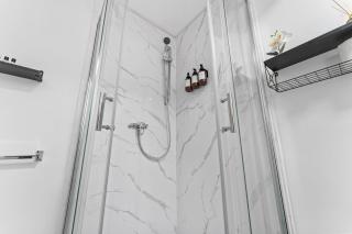 3 Bed Flat - Sleeps 8 - Parking - Wifi - 7