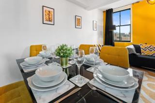 3 Bed Flat - Sleeps 8 - Parking - Wifi - 2