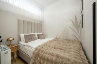 Elegant Apartments Mieszczańska Wrocław with Air Conditioning, Spa & Gym by Renters Prestige - 9