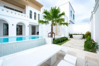 Brown Empire Pool Villa Pattaya - 7