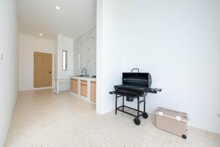 Brown Empire Pool Villa Pattaya - 5