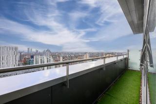 Panoramic City Views Elegant 2BR, 2 Min to Metro - 4