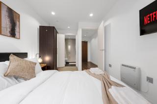 Panoramic City Views Elegant 2BR, 2 Min to Metro - 3