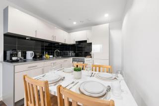 Panoramic City Views Elegant 2BR, 2 Min to Metro - 4