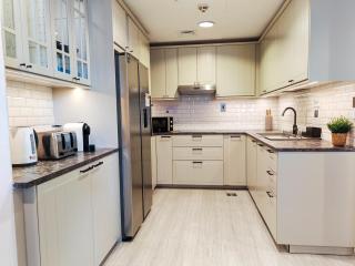 Modern, spacious, Luxe 5BR plus Maid condo in JBR, near JBR Beach, Marina view, By La Buena Vida Holiday Homes - 5