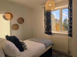 Large 6-Bedroom Home Ideal for Families & Contractors with Free Parking, Grantham Stays - 2