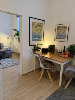 1 Zi Ferien Wohnung Kiel Mitte an der Universitätsklinik , Koldingstrasse 12, eigener Parkplatz, 45 qm, große Wohnküche, Wlan incl, perfekt möbliert, je 3 Min zur Universität, Ostsee, Seebäder, Luxusfähren - 2