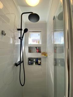 Luxury Spacious Double Room, Mill Hill, London NW7 3BD - 4