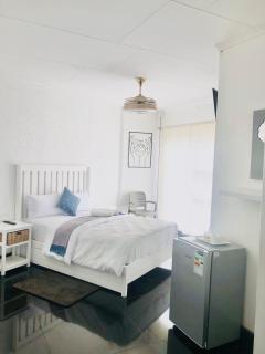 2 Seasons Guesthouse East London - 9