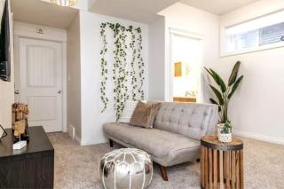 Luxe Escape Duo - 8 Beds - Sleeps 22 - 4 Car Garage - 6