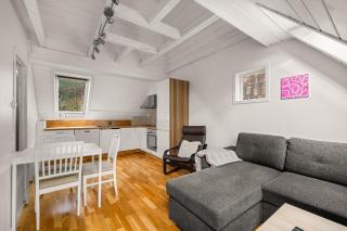 Bergen Villa - Charming 3 Bedroom with Views! - 4