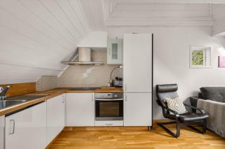 Bergen Villa - Charming 3 Bedroom with Views! - 3