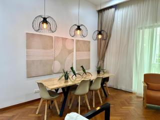 Marina Chic l Stylish 2BR Retreat l Straits Quay - 9