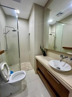 Marina Chic l Stylish 2BR Retreat l Straits Quay - 6