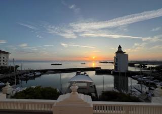 Marina Chic l Stylish 2BR Retreat l Straits Quay - 2