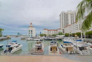 Marina Chic l Stylish 2BR Retreat l Straits Quay - 5