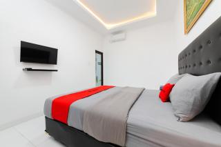 RedDoorz at Lotus House Seminyak - 1