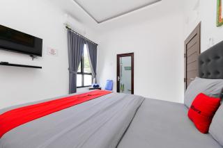 RedDoorz at Lotus House Seminyak - 4