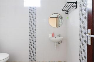 RedDoorz at Lotus House Seminyak - 6