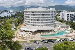 DoubleTree by Hilton Cairns - 1