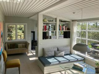 Yellow Summer House With Character And Tranquility - 4