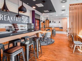 Premier Inn Mannheim City Centre - 7