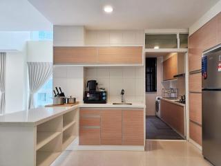 Luxury 4BR Duplex, Medini Apartment - 7