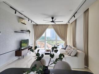 Luxury 4BR Duplex, Medini Apartment - 1