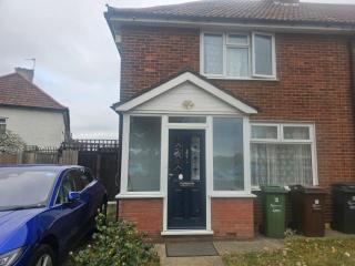 204 Porters Avenue, Dagenham - 7