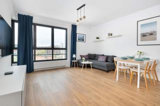 Modern Apartment with Historic Shipyard Views and Parking by Noclegi Renters - 0