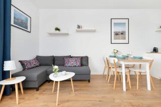 Modern Apartment with Historic Shipyard Views and Parking by Noclegi Renters - 3