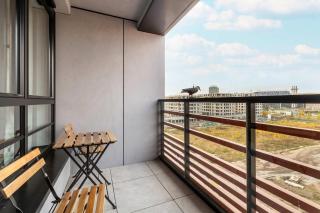 Modern Apartment with Historic Shipyard Views and Parking by Noclegi Renters - 1