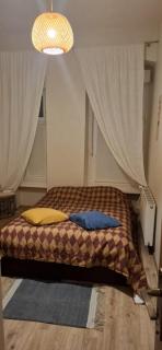 Night Host Trzebnicka 84 free parking - 1