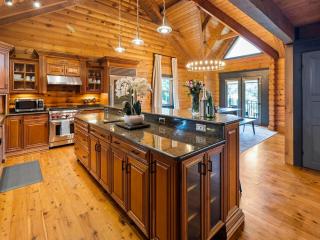 Luxury 5BR Cabin Private Pool & Lake, near Atlanta - 3