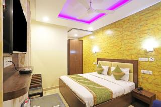 Stay Residency - Green Park Metro Gate 1 - 4