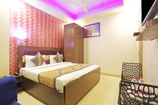 Stay Residency - Green Park Metro Gate 1 - 3