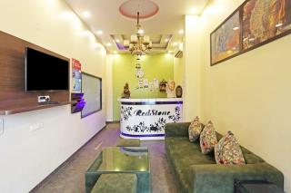 Stay Residency - Green Park Metro Gate 1 - 8