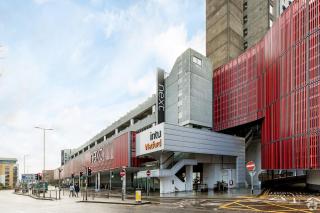 Spacious 2 BR Apartment - 2 Minutes to Station - 10 Minutes to Harry Potter Studios - 30 Minutes to London Euston - Ideal for Families & Business - Free Parking - 4