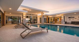 Stunning Pool Villa Curtis - 5 Bedrooms in the heart of Rawai - 0