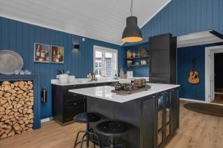 Modern 4BR Summerhouse with Sauna and Hot Tub - 1