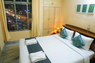 Rooftop Cityscape Inn - 8