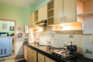 Rooftop Cityscape Inn - 6