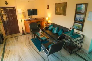 Rooftop Cityscape Inn - 5